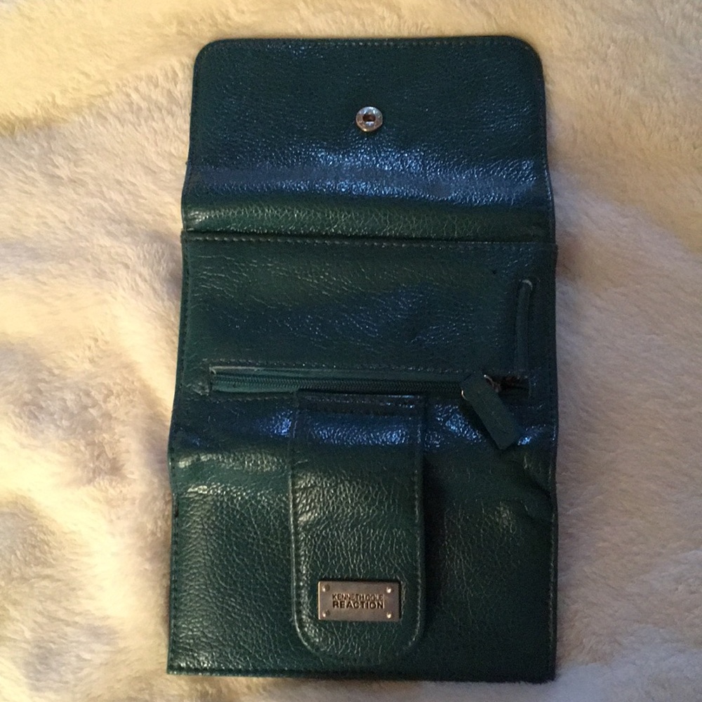 Kenneth Cole Reaction Wallet - Picture 2 of 6